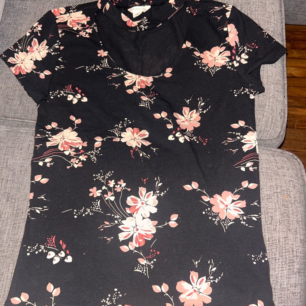 Aeropostale Black and Pink Floral Women's Tee